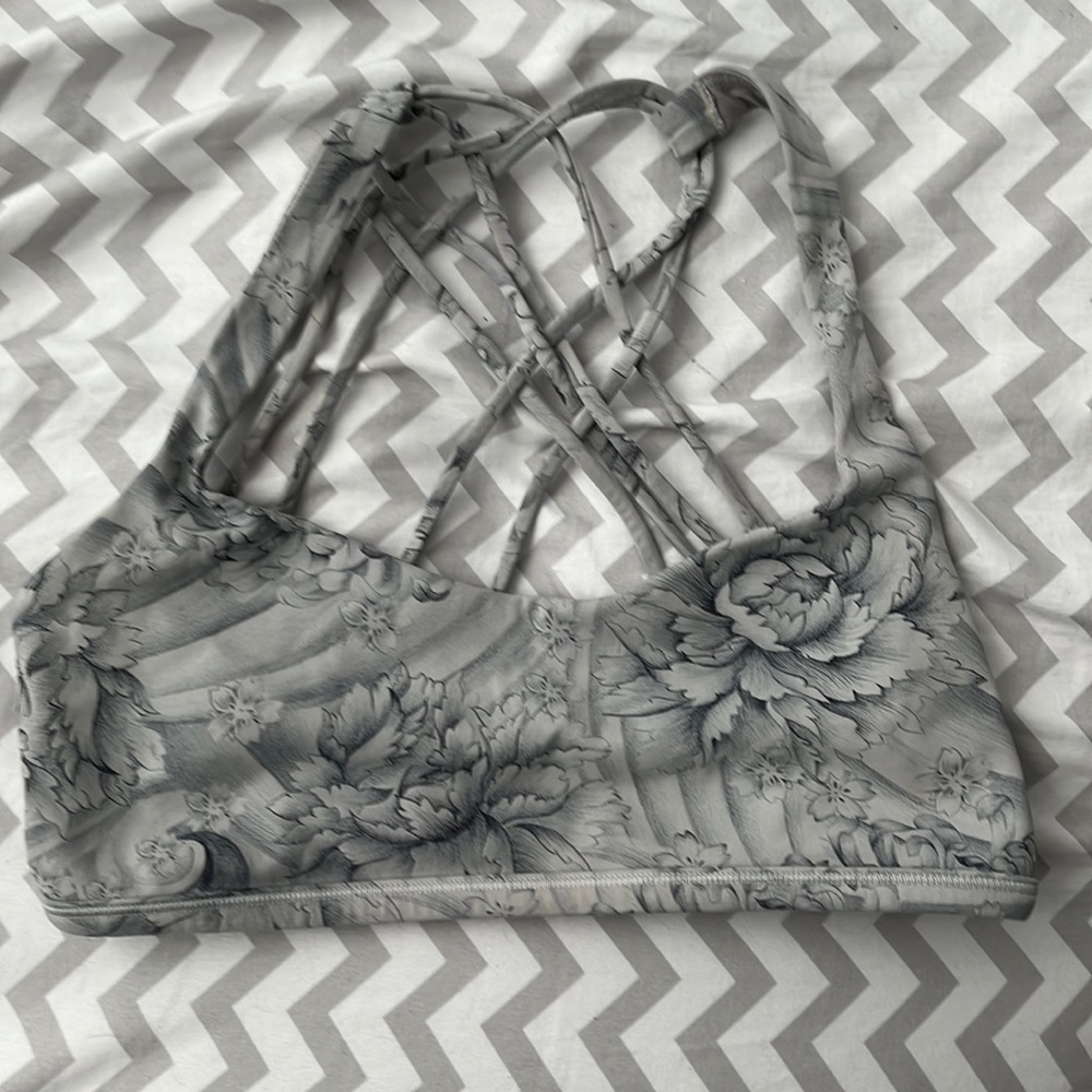 Lululemon free to be wild bra